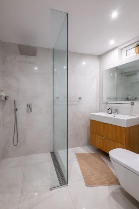 Appartamento Stunning Luxury 3 Bedroom In The Heart Of Town *